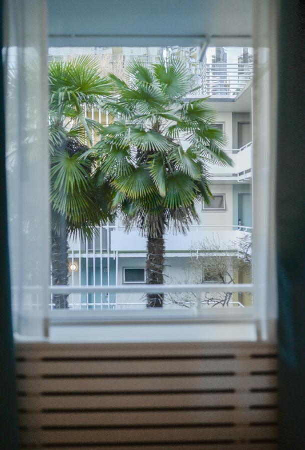 The Burrard Hotel Ванкувър Екстериор снимка