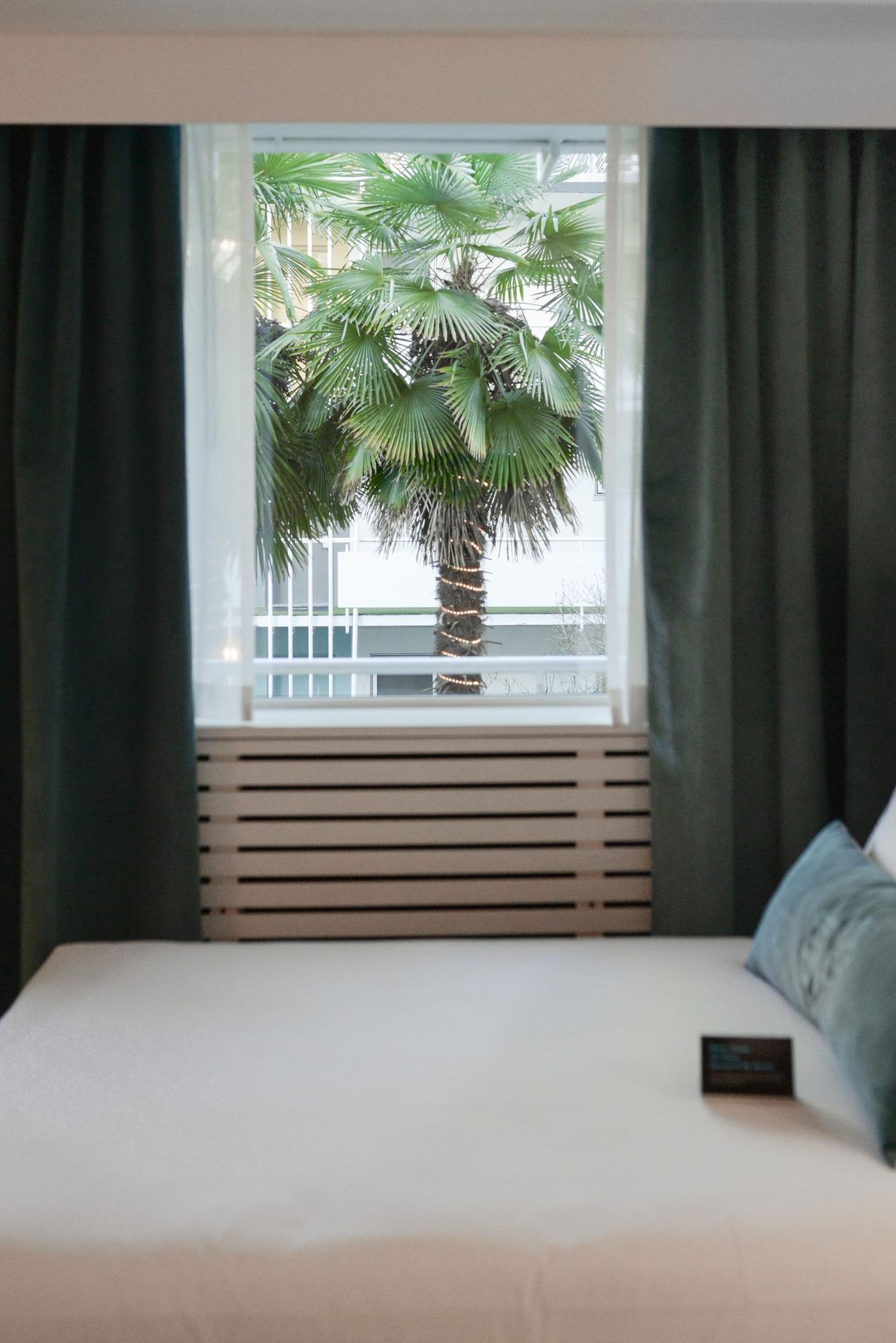 The Burrard Hotel Ванкувър Екстериор снимка